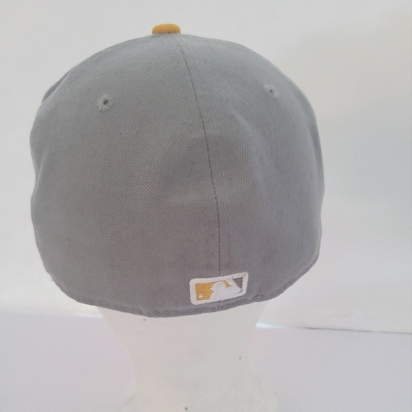 New Era Milwaukee Brewers Gray and Yellow Men's Cap Sz.7 3/8 - Picture 3 of 6